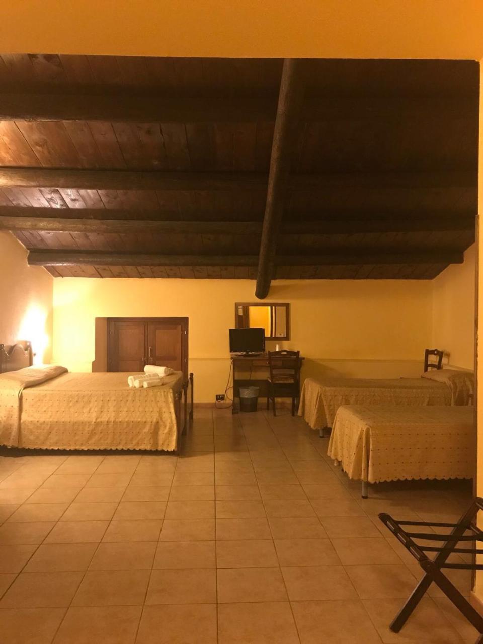 Отель La Locanda Di San Francesco Виджанелло Экстерьер фото