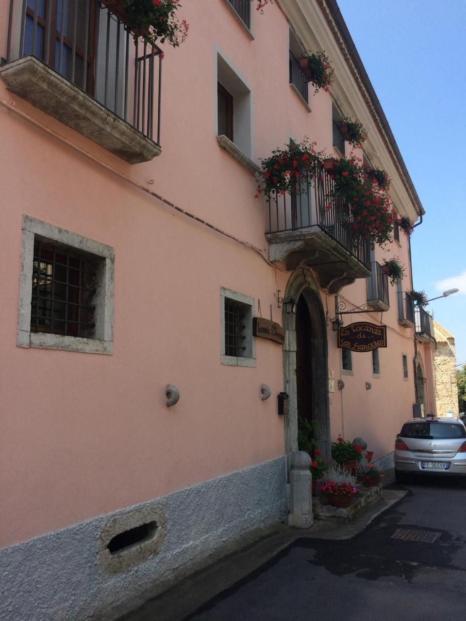 Отель La Locanda Di San Francesco Виджанелло Экстерьер фото
